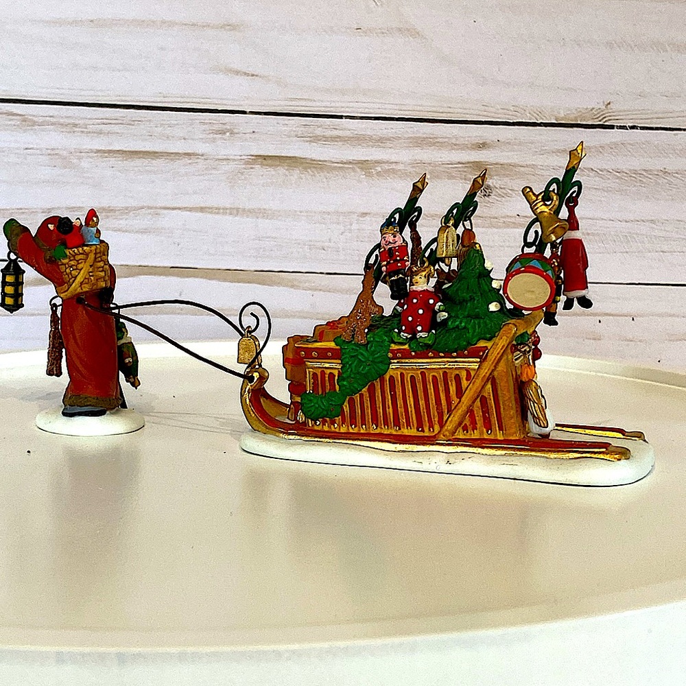 DEPARTMENT 56 - Father Christmas’s Journey - Heritage Village - Dickens Village - Picture 6 of 11
